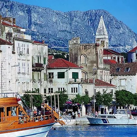 Azra Makarska